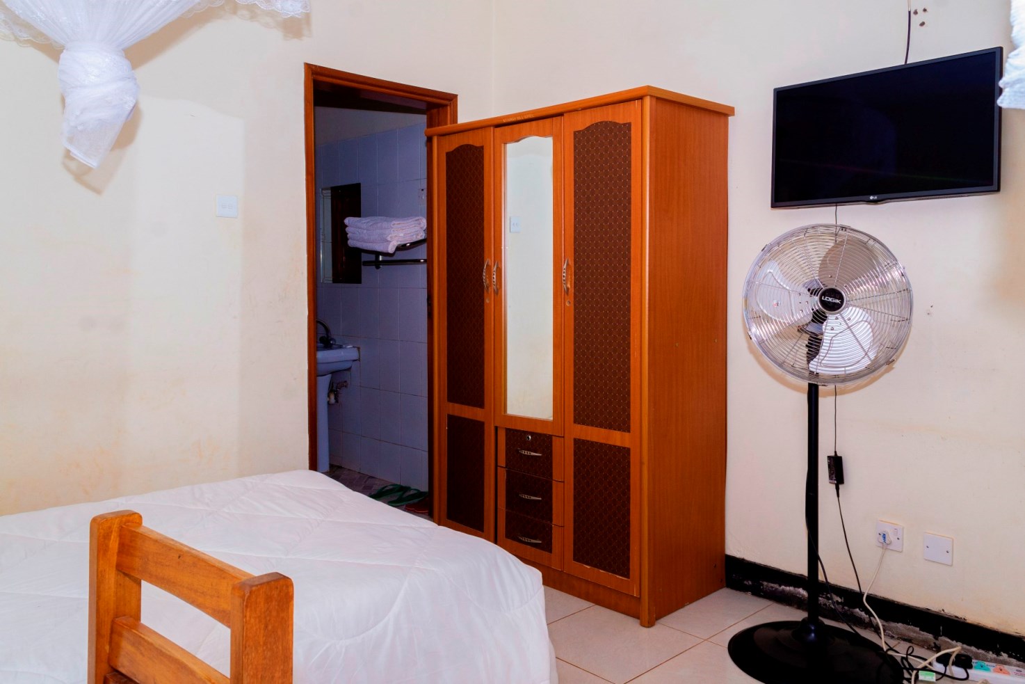 Room Amenities Photo Kijungu Hill Hotel Hoima Uganda Western Region