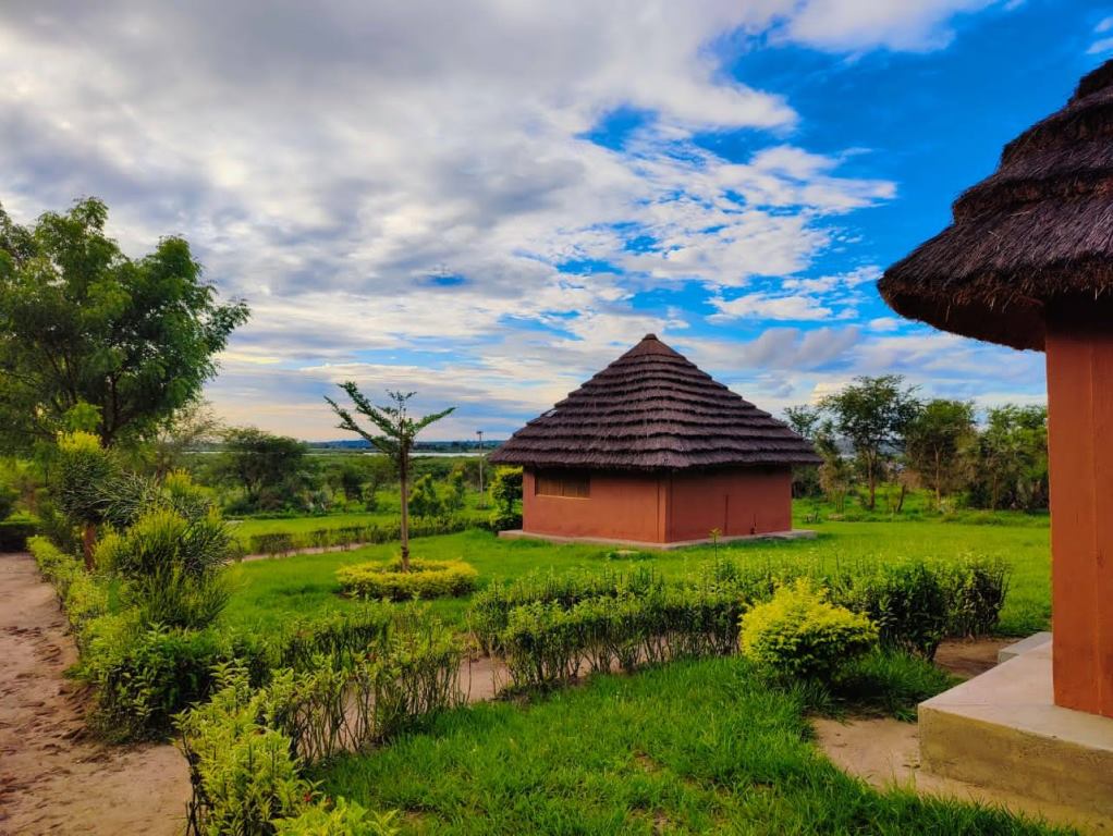 Property Exterior Photo Tangi safari lodge Pakwach, Uganda Northern Western Region