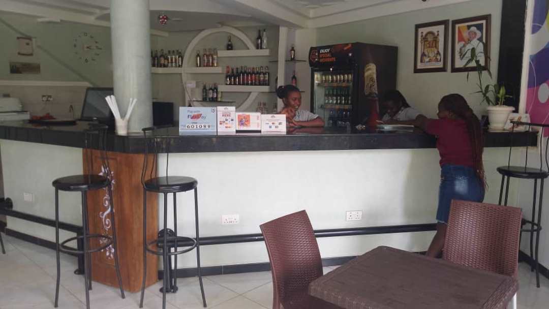 Bar Photo De'Place Hotel Hoima Uganda Western Region