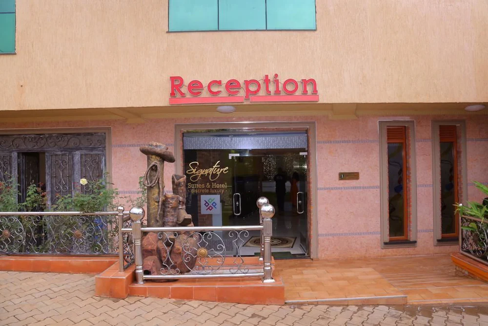 Reception Photo Signature Suites & Hotel Kampala Central Region