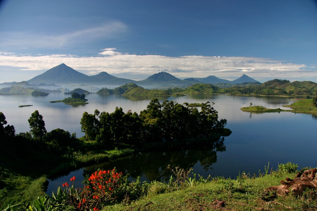 A photograph of Lake Mutanda and its dotted islands taken during a hiking tour around the Lake Mutanda area in Western Uganda.