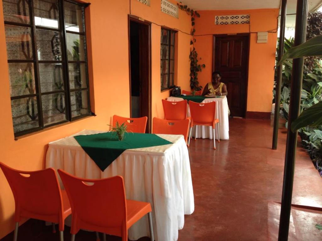 Outdoor restaurant Photo Westend Motel Fort Portal Uganda Western Region