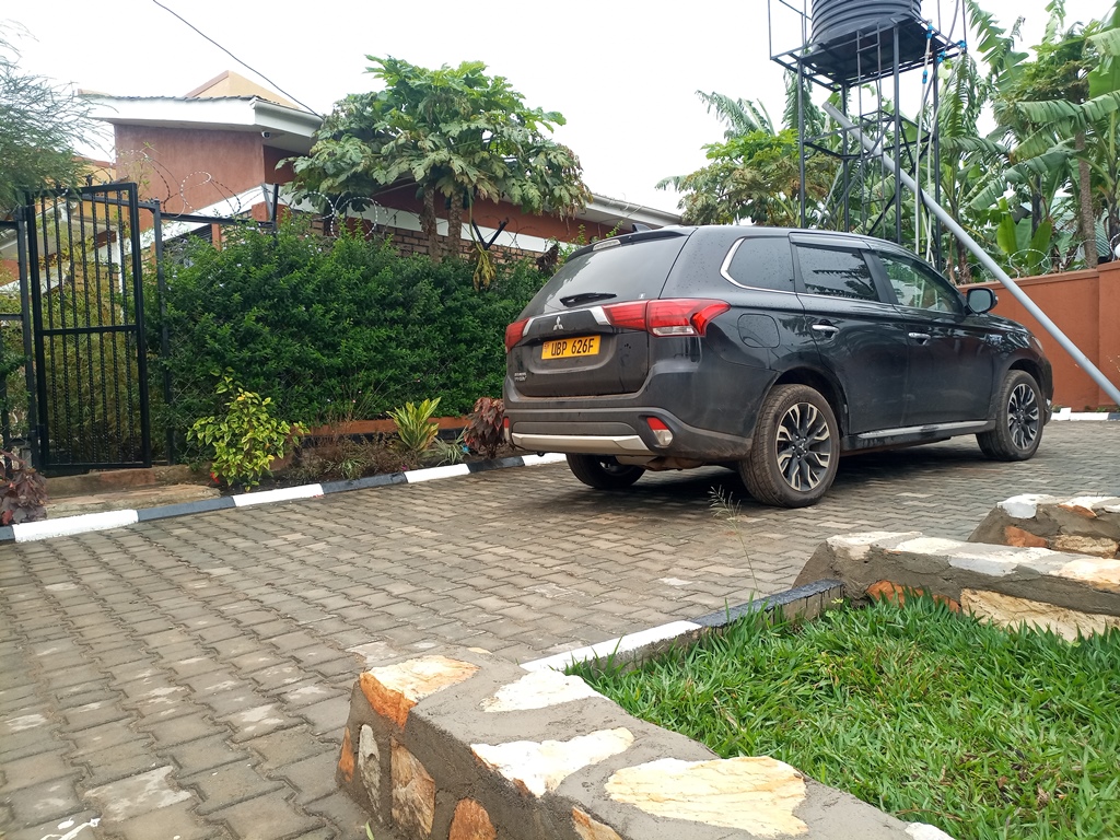 Parking Photo Mandari Eco Pods - B&B Fort Portal Uganda Western Region