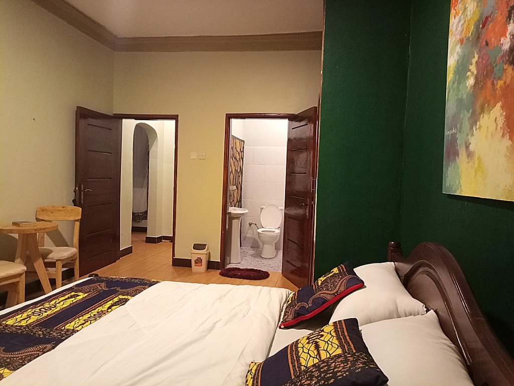 En-suite Double Bedroom Photo Mandari Eco Pods - B&B Fort Portal Uganda Western Region 01