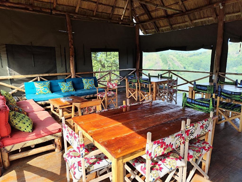 Restaurant Photo Mwamba Kelele Lodge, Kibale Forest National Park Fort Portal Uganda Western Region