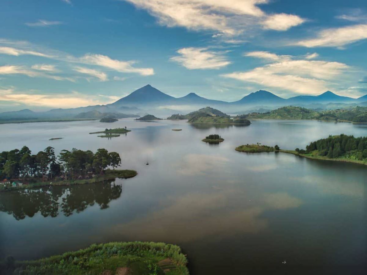 A photograph of Lake Mutanda and its dotted islands taken during a hiking tour around the Lake Mutanda area in Western Uganda.