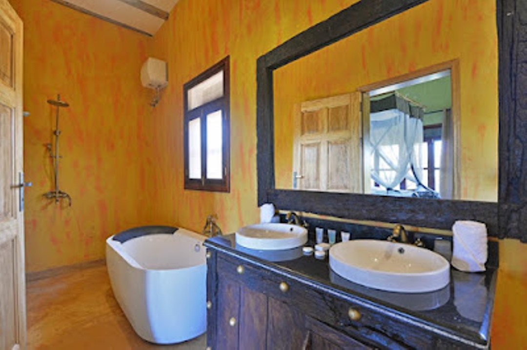 Bathroom Photo Buffalo Safari Lodge Kasese Uganda Western Region 1