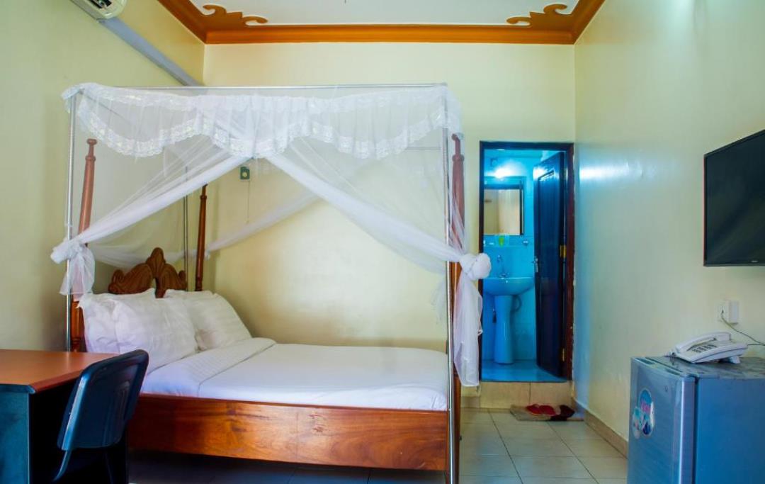 Double Deluxe Bedroom Photo Sandton Hotel Kasese Uganda Western Region 2