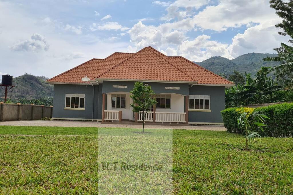 Property Exterior Photo BLT Guest House Kasese Uganda Western Region 1