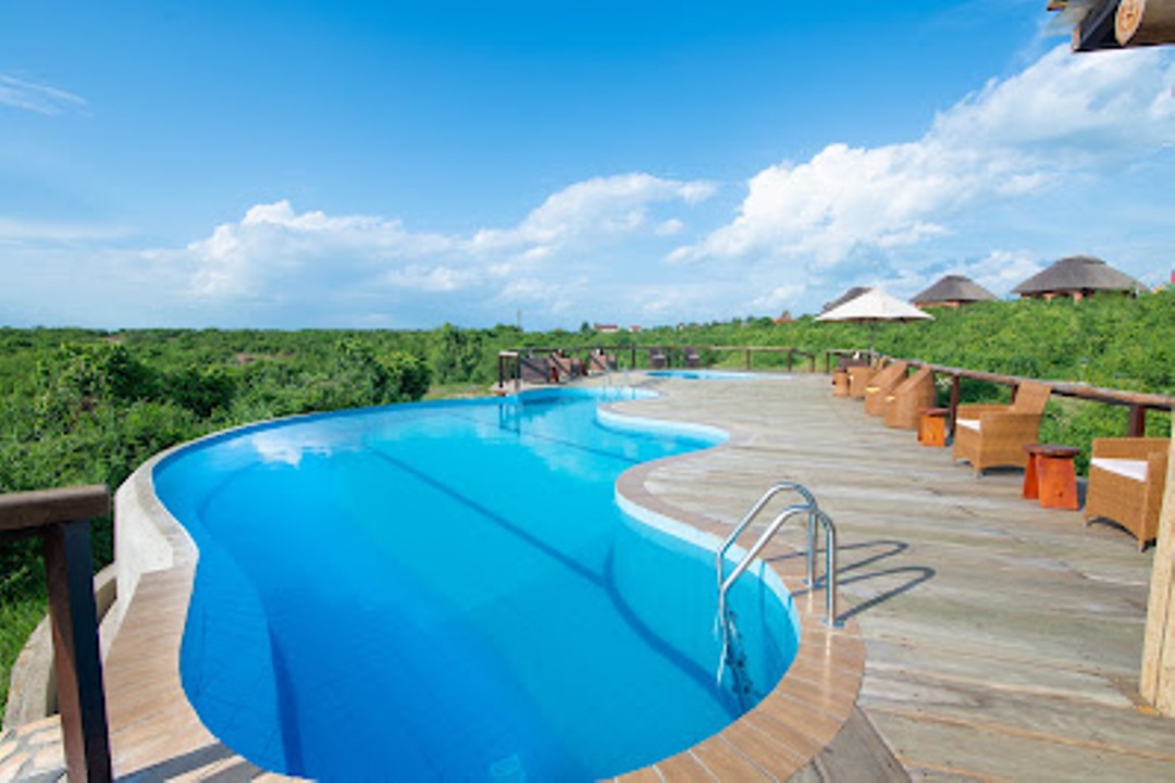 Outdoor swimming pool Photo Buffalo Safari Lodge Kasese Uganda Western Region 1