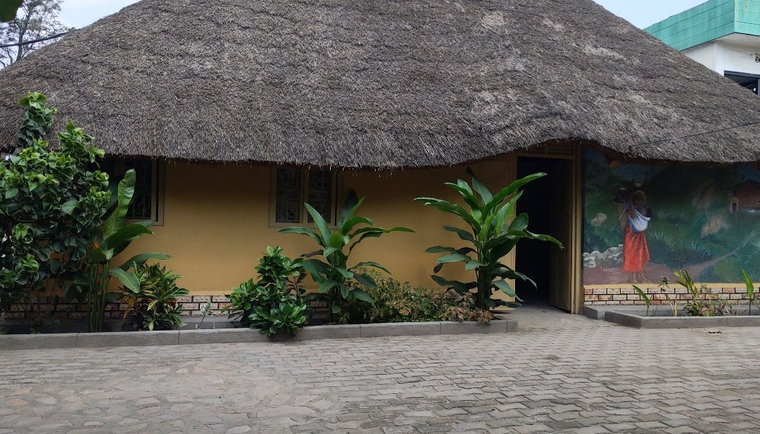 Property Exterior Photo Tropical Savanna Guest House Kasese Uganda Western Region