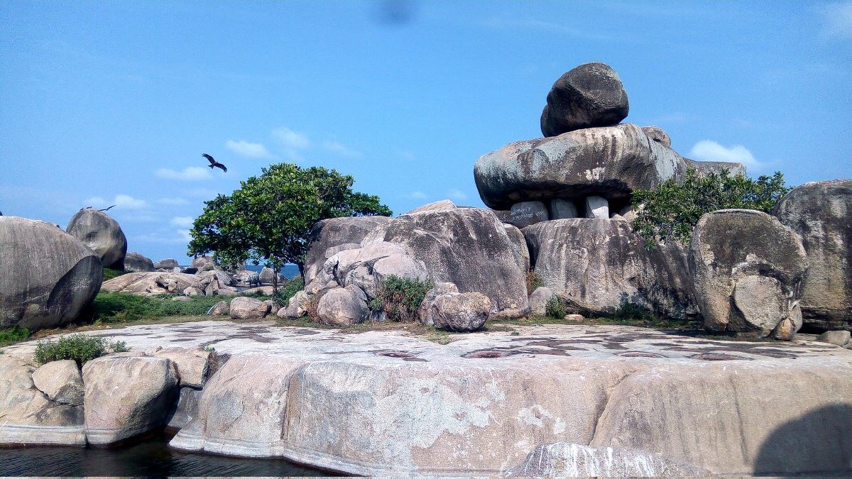 A photograph of the rocks taken during a Dolwe Island tour on the North-Eastern region of Lake Victoria, Uganda.