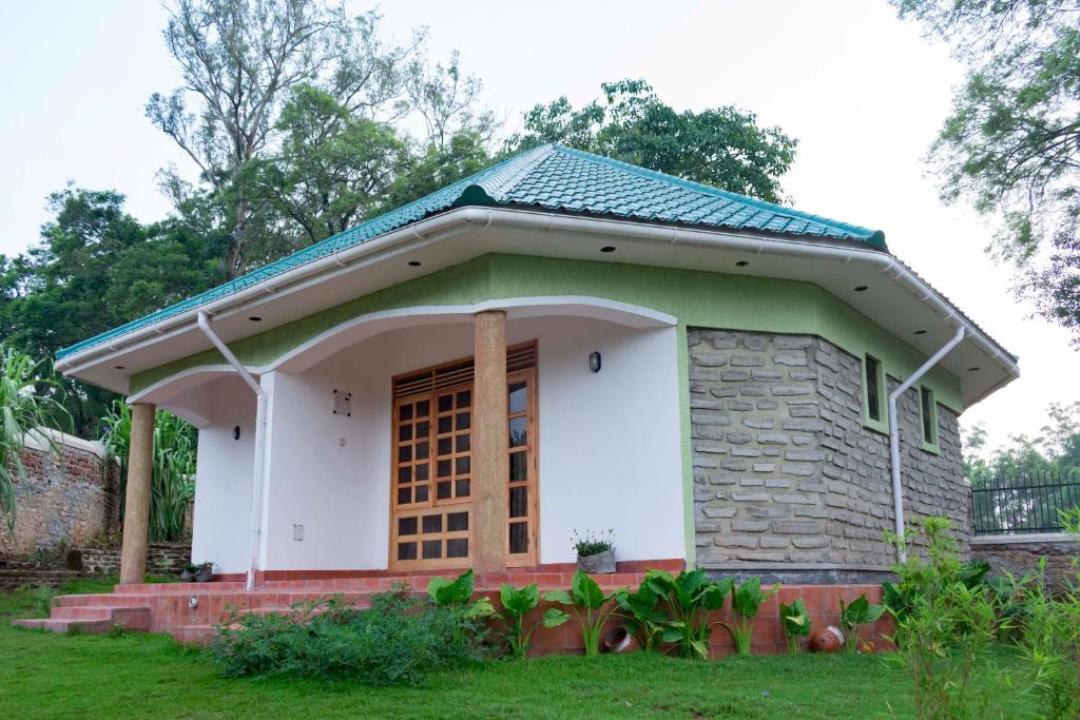 Property Exterior Photo Tooro Fairway Hotel Fort Portal Uganda Western Region 2