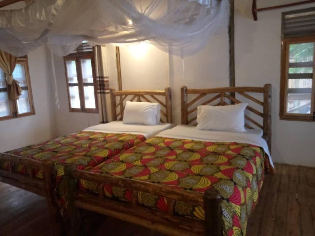 Twin Bedroom Photo Tembo Budget Safari lodge Katunguru Uganda Western Region 1