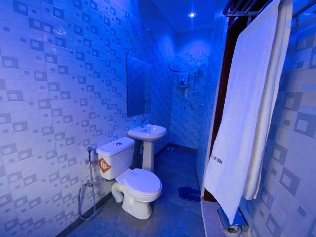 Bathroom Photo Dyvan Lounge & Cottages Mbale Uganda Eastern Region 2