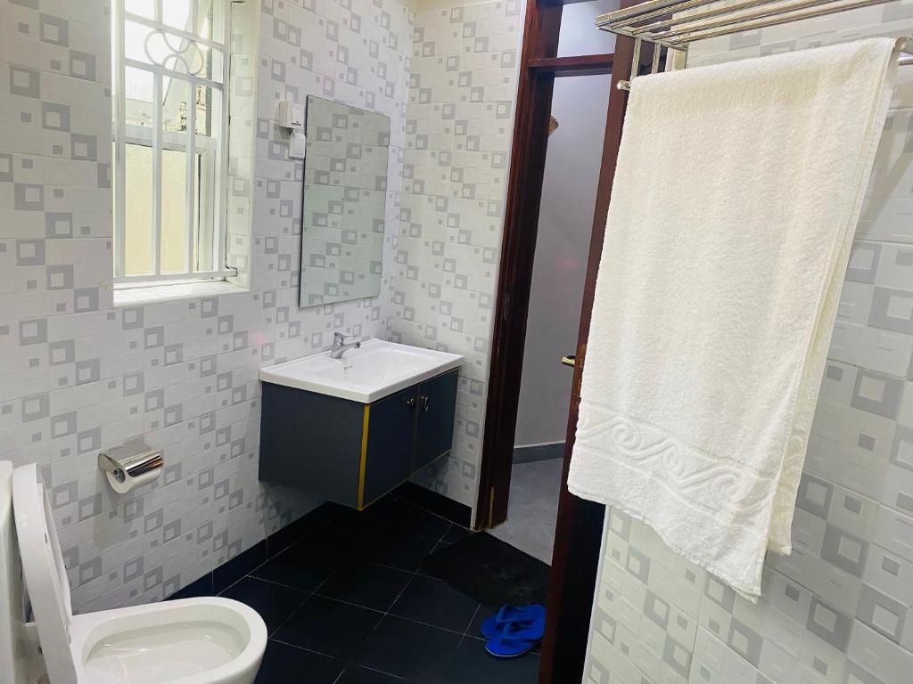 Bathroom Photo Dyvan Lounge & Cottages Mbale Uganda Eastern Region