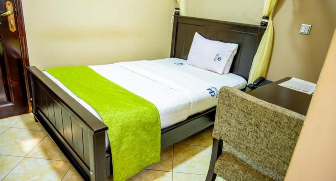 Deluxe Double Bedroom Photo Grady Hotel Kampala Uganda Central Region 2