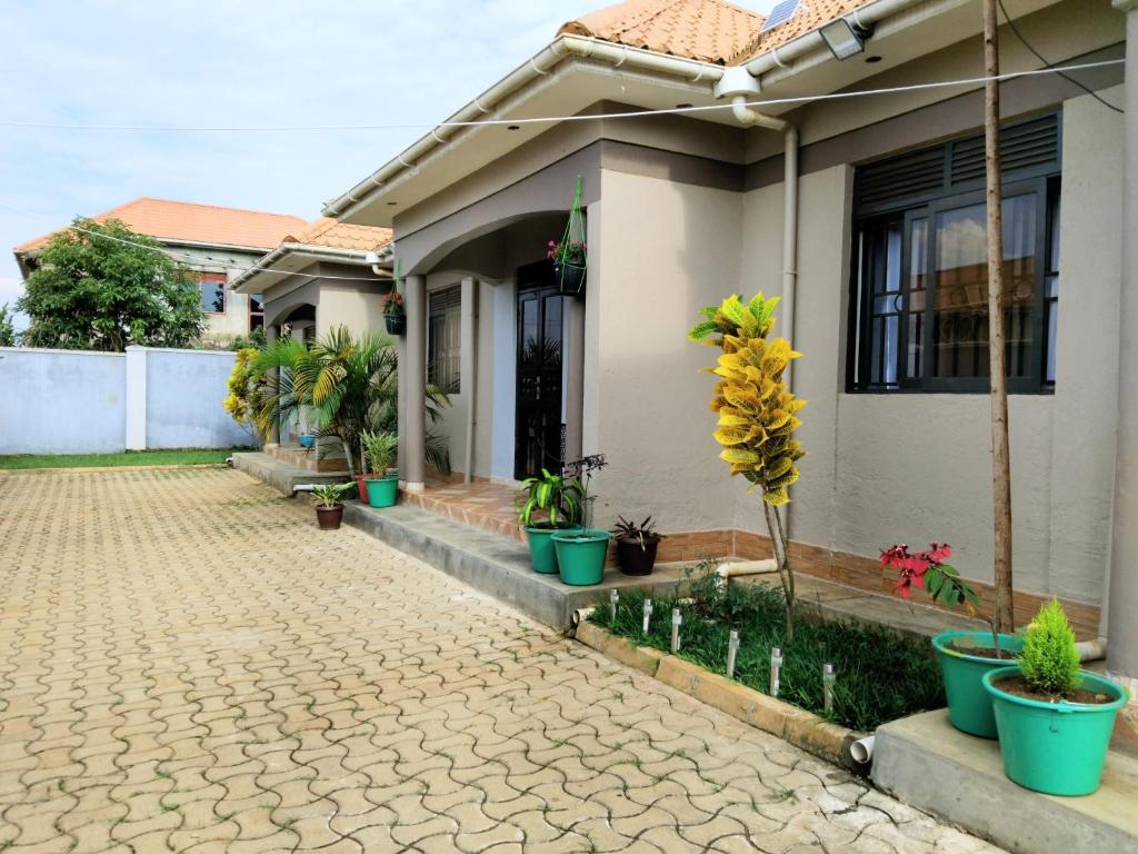 Property Exterior Photo Rose Pearl apartment Entebbe Uganda Central Region