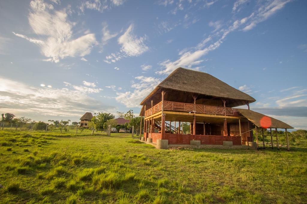 Property Exterior Photo Njovu Park Lodge Kasese Uganda Western Region 1