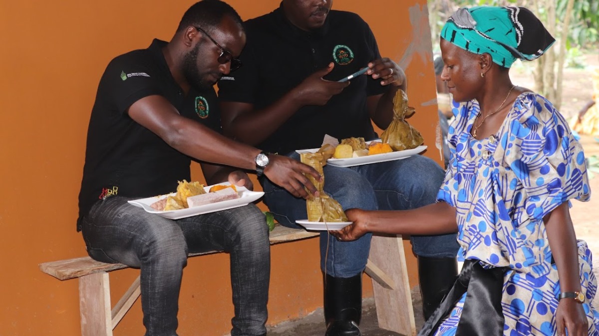 A photograph taken during the serving of Luwombo to visitors at Ewaffe Cultural Village in Mukono, Eastern Uganda.