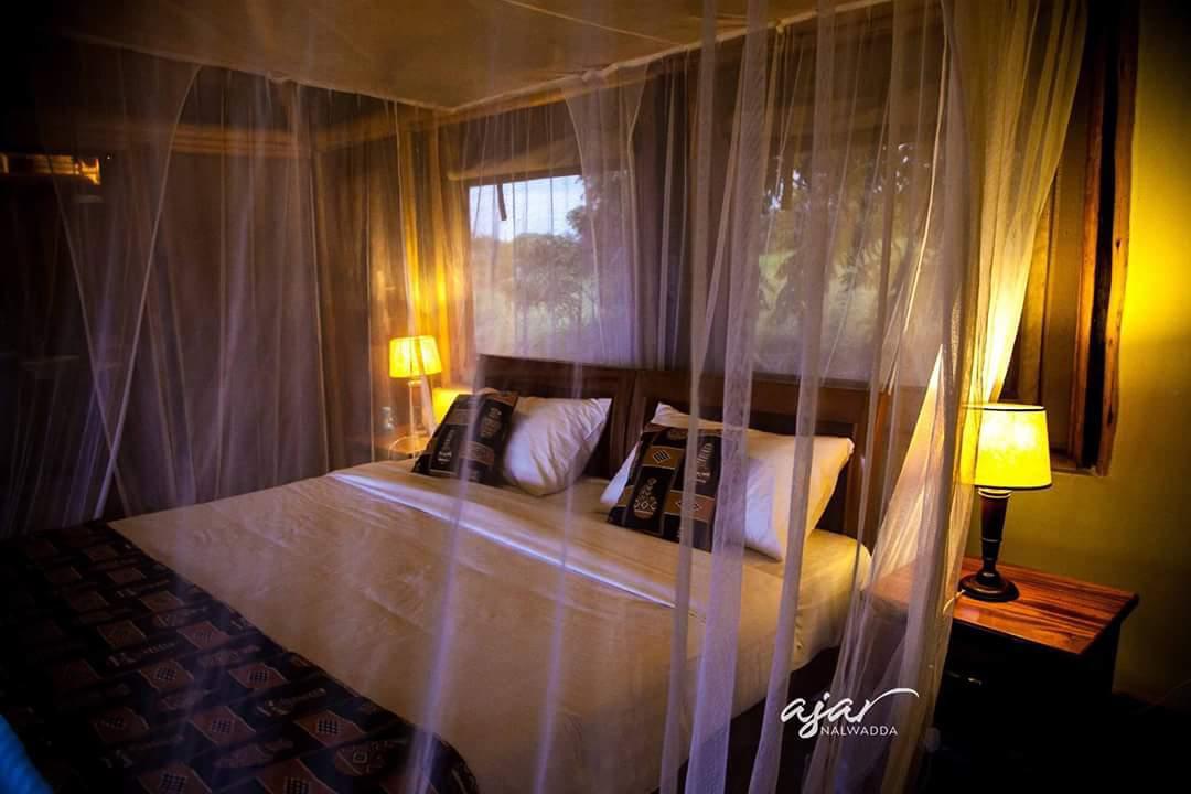 Double Bedroom Photo Twin Lakes Safari Lodge Kichwamba Uganda Western Region