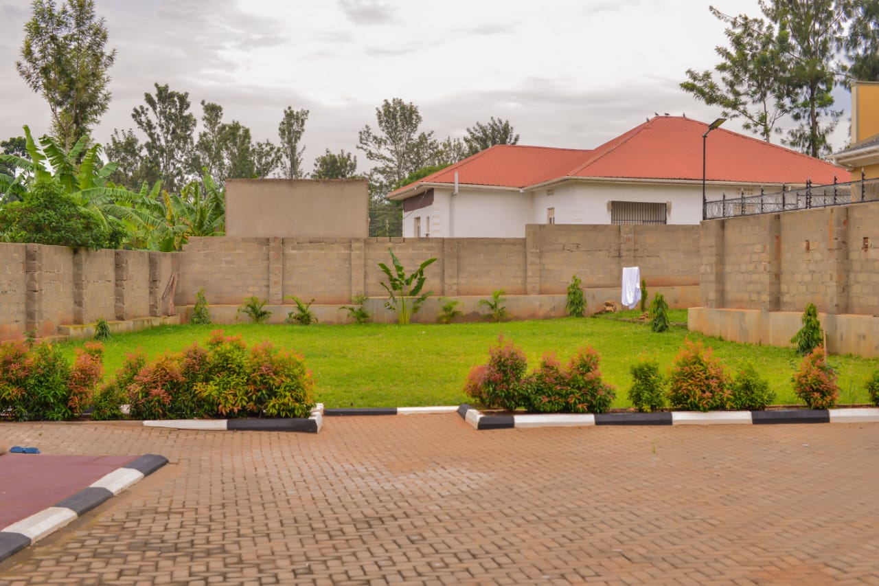 Compound Photo Hotel Zippy Mbale Uganda Western Region