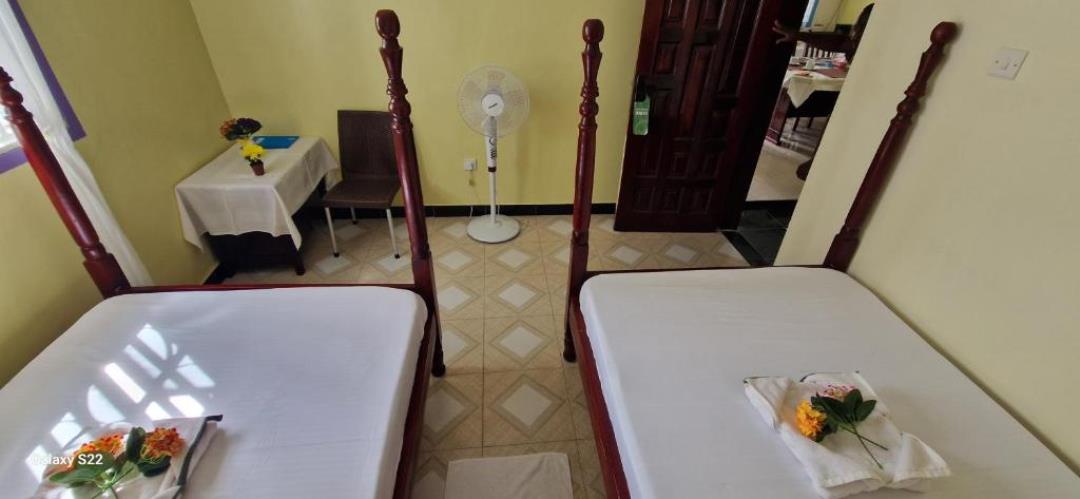 Budget Twin Bedroom Photo Frankfurt Cottages Mbale Uganda Western Region 1