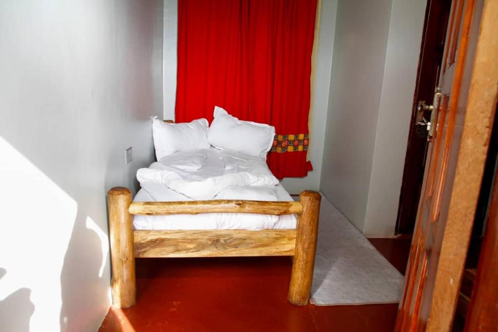 Single Bedroom Photo Mise Cave Lodge Sipi Uganda Western Region