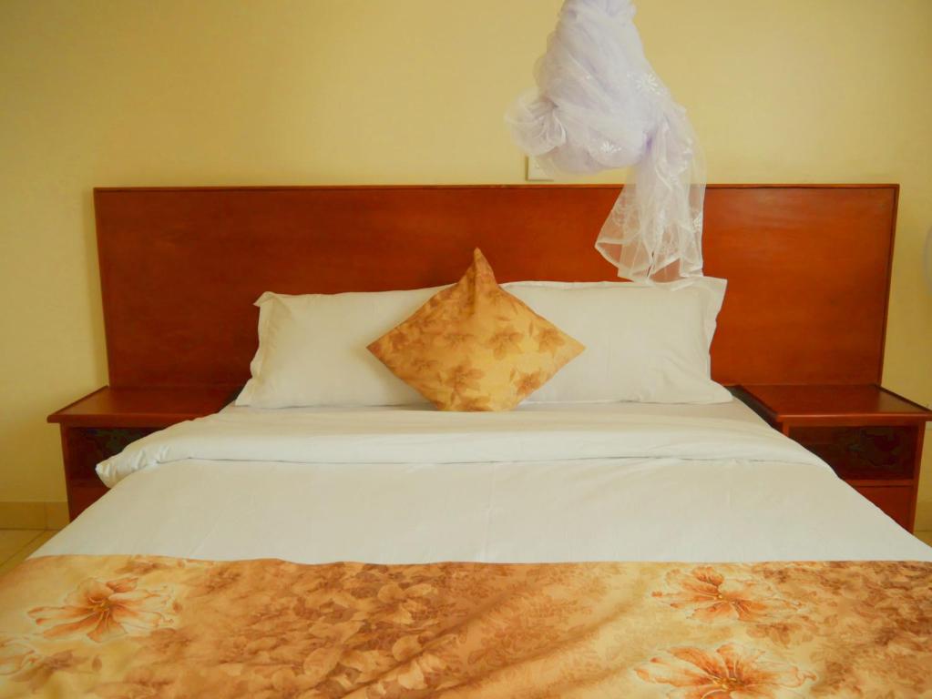 Double Bedroom Photo Patrinah Hotel Mbale Uganda Western Region