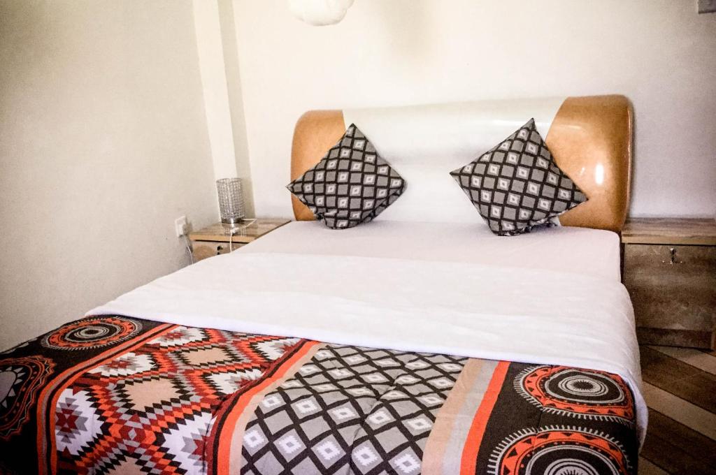 Deluxe Double Bedroom Photo Mbale Travellers Inn Mbale Uganda Western Region 1