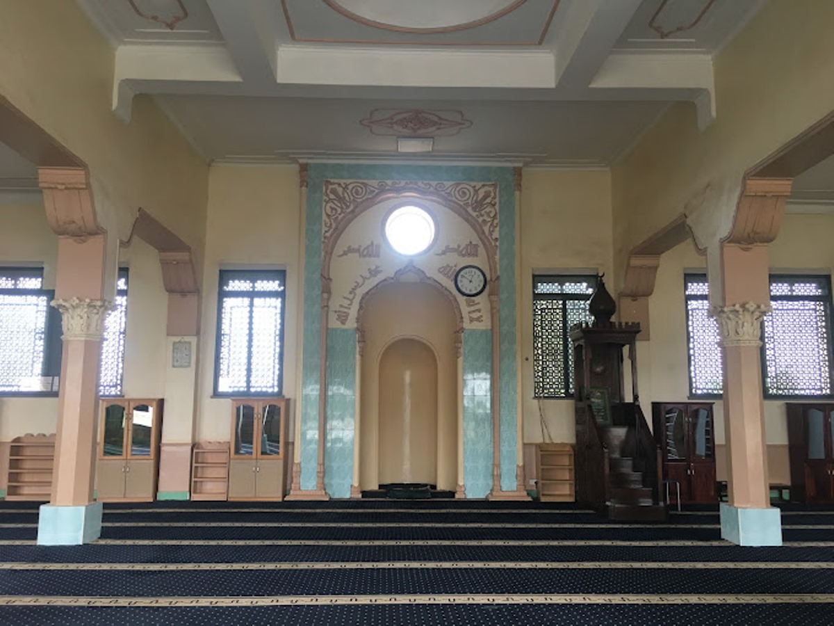 A photograph showing the interior of Kibuli Mosque located in Kibuli, Uganda