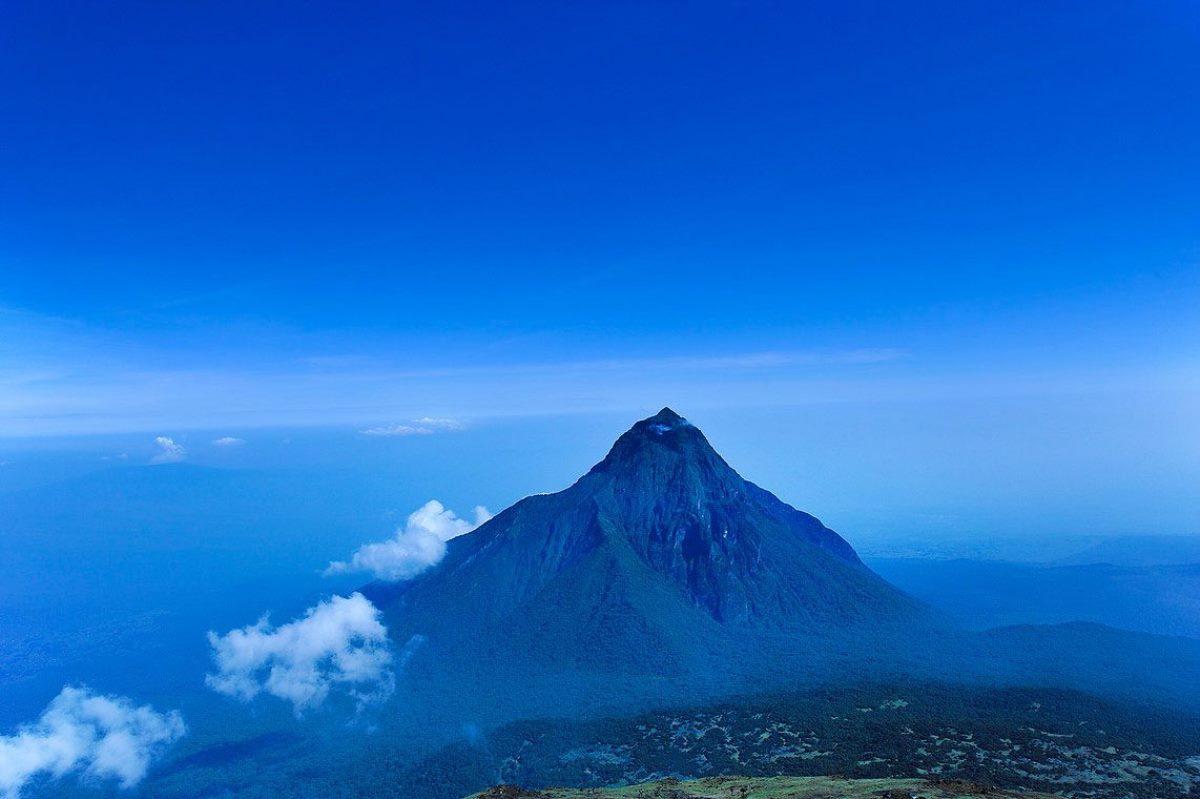 Photograph of a dormant volcanic mountain taken during a hiking tour in Volcanoes National Park in Rwanda