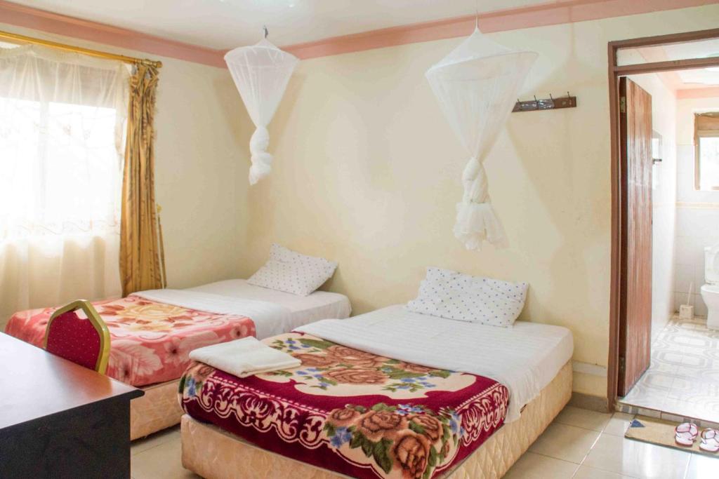 Standard Twin Bedroom Photo Hotel Nok Continental Gulu Uganda Northern Region