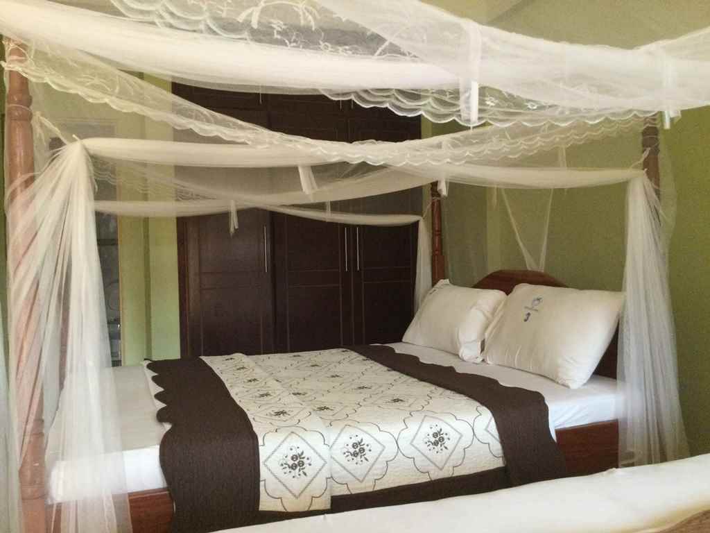 Deluxe Double Bedroom Photo Hotel Kakanyero Gulu Uganda Northern Region