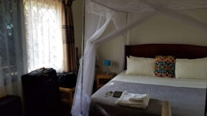 Deluxe Queen Suite Bedroom Photo Annas Bed And Breakfast Entebbe Central Region