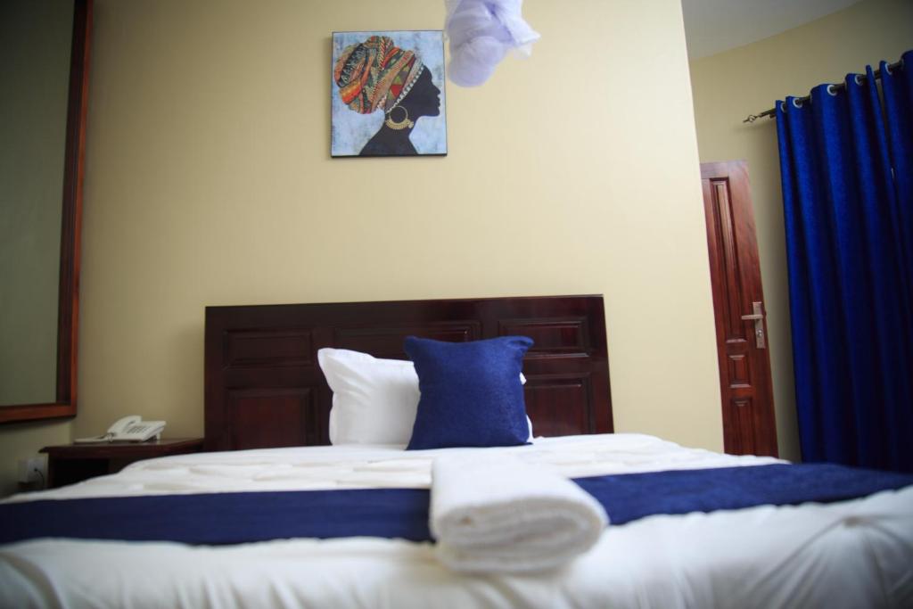 Standard Bedroom Photo The Harp Hamilton Park Kampala Central Region