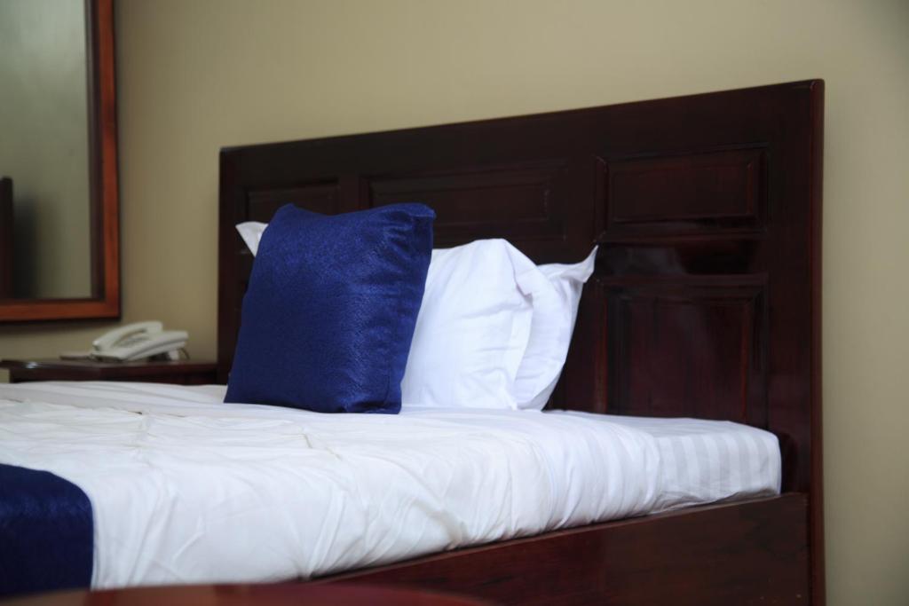 Standard Bedroom Photo The Harp Hamilton Park Kampala Central Region 1