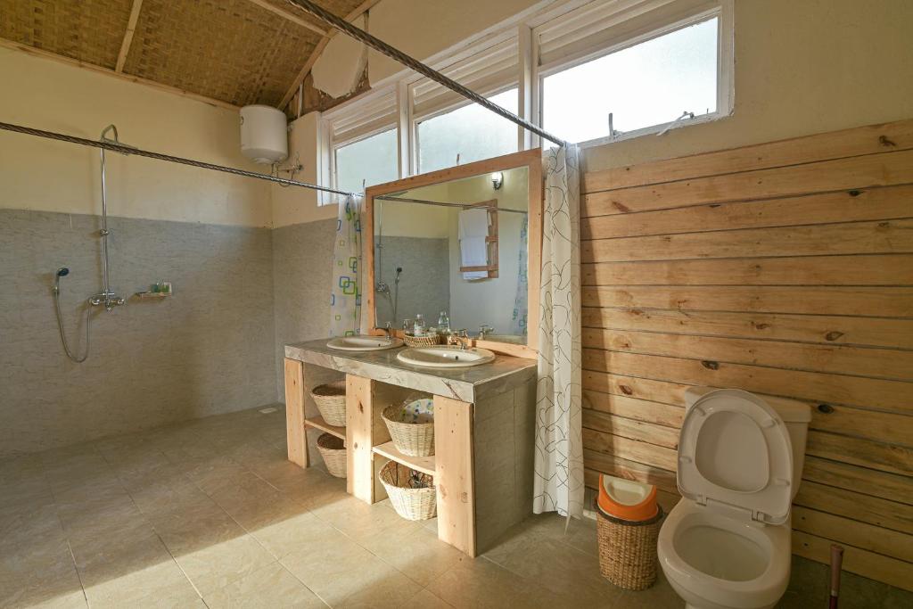 Bathroom Photo Bwindi Orugano Lodge Kisoro Uganda Western Region