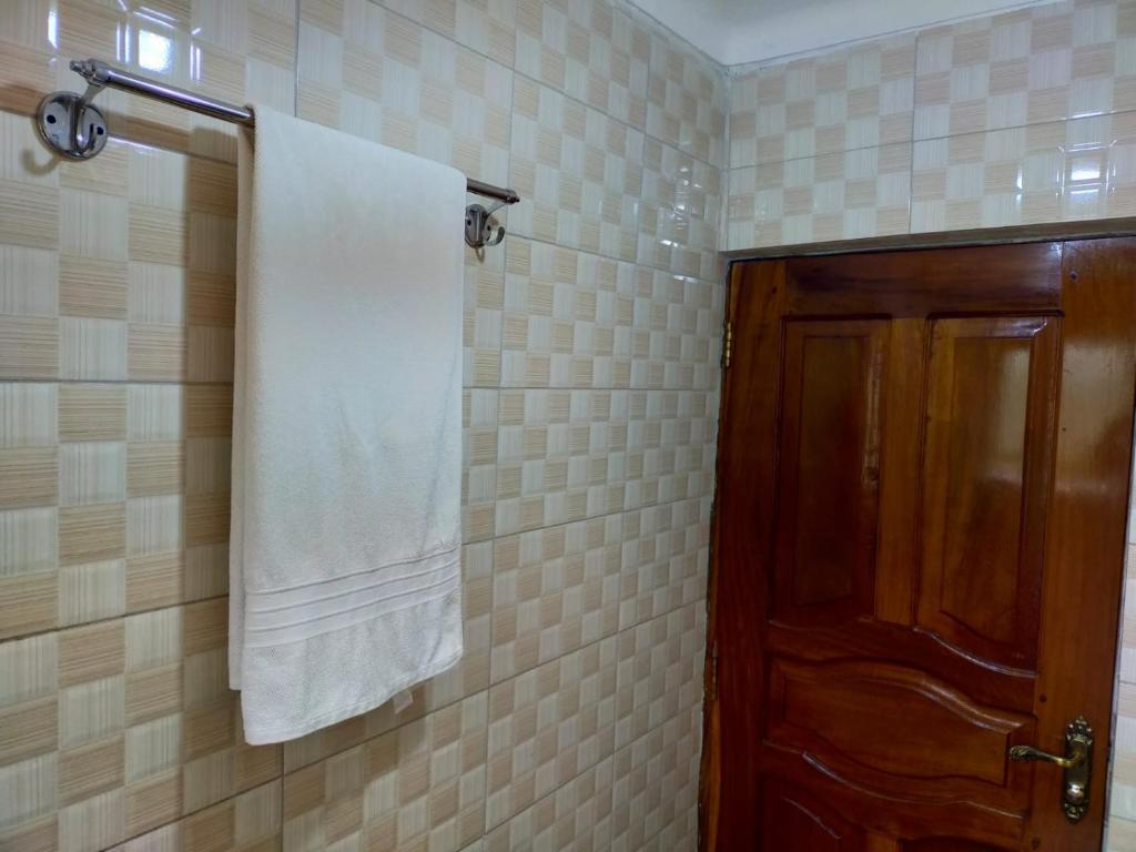 Bathroom Photo Pearl Rangers Inn Mbale Uganda Eastern Region