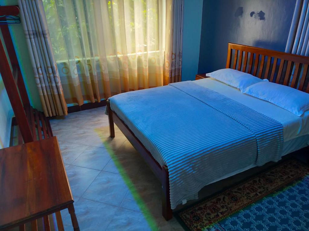 Double Bedroom with Private Bathroom Photo Pearl Rangers Inn Mbale Uganda Eastern Region