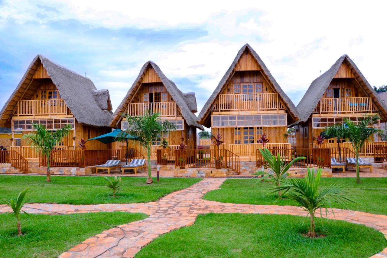 Property Exterior Photo Pelican Lodge & Marina Entebbe Central Region