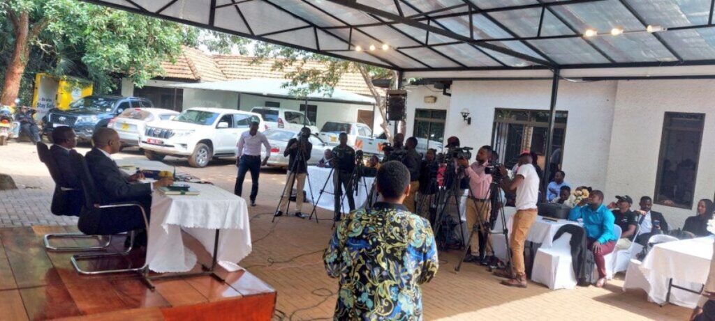 Photograph of Mr. Stephen Byantwale, Commissioner for Crop Protection at the Ministry of Agriculture, Animal Industry and Fisheries (MAAIF) and David Wozemba Wetaka, Country Director of Alliance for a Green Revolution in Africa Uganda engaged with editors and talk show hosts at a breakfast meeting