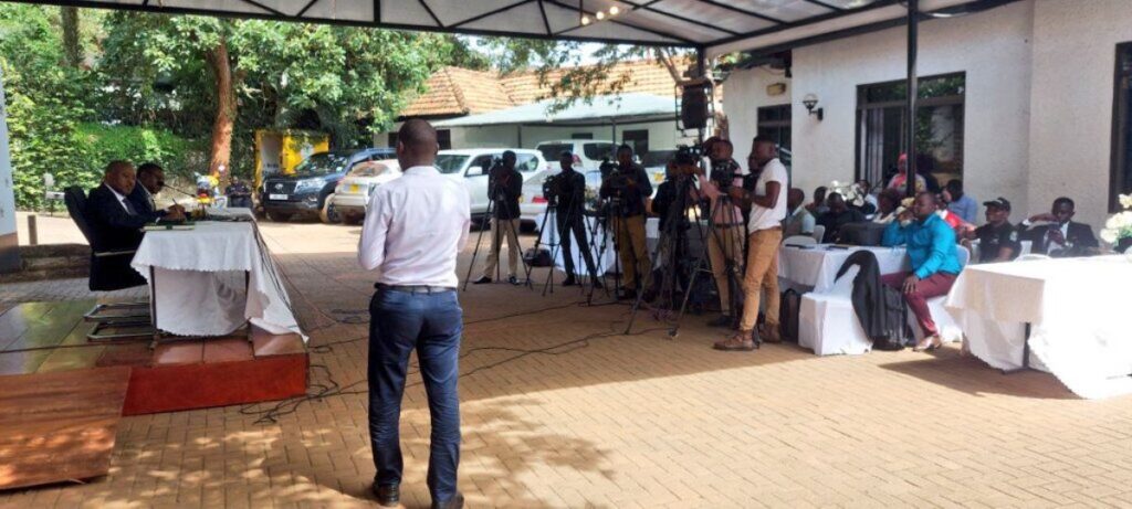 Photograph of Mr. Stephen Byantwale, Commissioner for Crop Protection at the Ministry of Agriculture, Animal Industry and Fisheries (MAAIF) and David Wozemba Wetaka, Country Director of Alliance for a Green Revolution in Africa Uganda engaged with editors and talk show hosts at a breakfast meeting