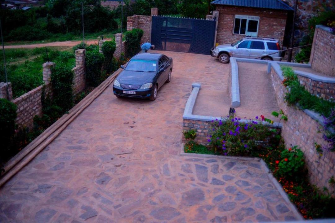 Property Exterior Photo Chabrees Residence Guest House Kabale Uganda Western Region