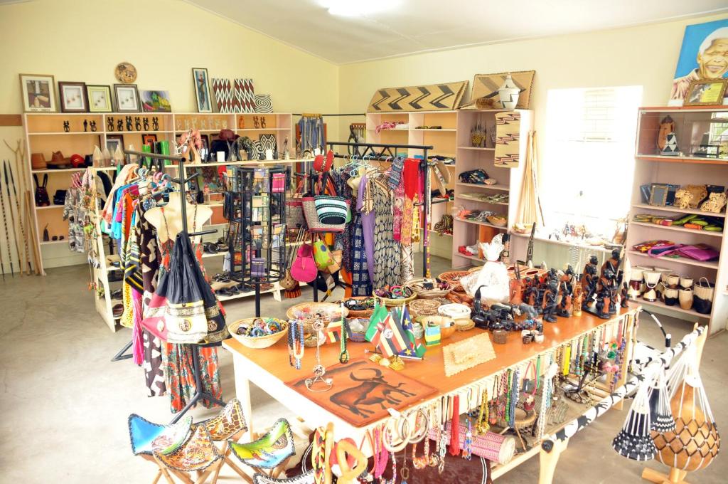 Craft shop Photo Igongo Country Hotel and Cultural Centre Mbarara Western Region