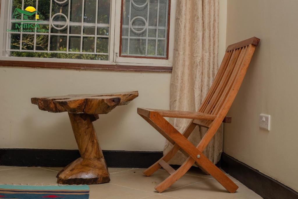 Working Desk Photo Miika Guest House Entebbe Central Region