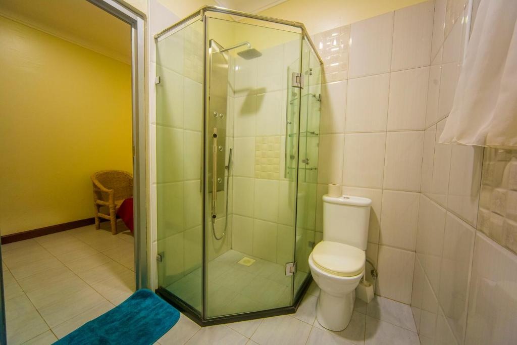 Bathroom Photo Hotel Royal Nest Entebbe Central Region
