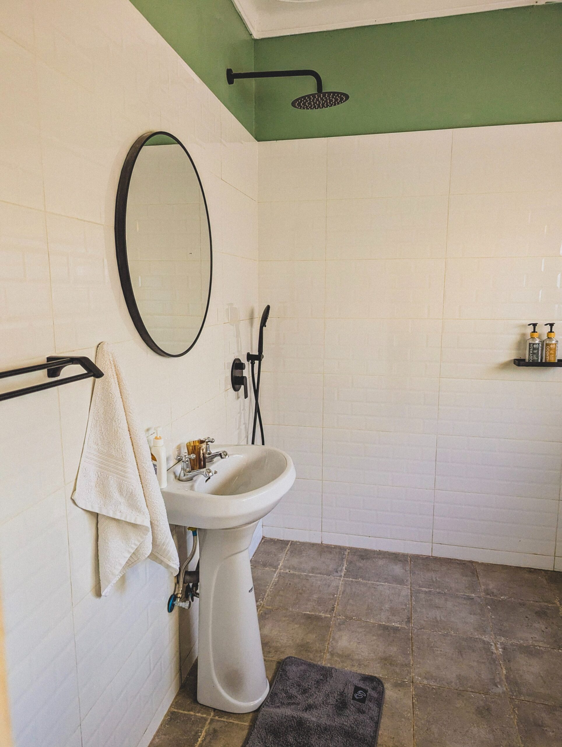 Hand wash Basin Photo Muti Garden Café and Restaurant Entebbe Central Region