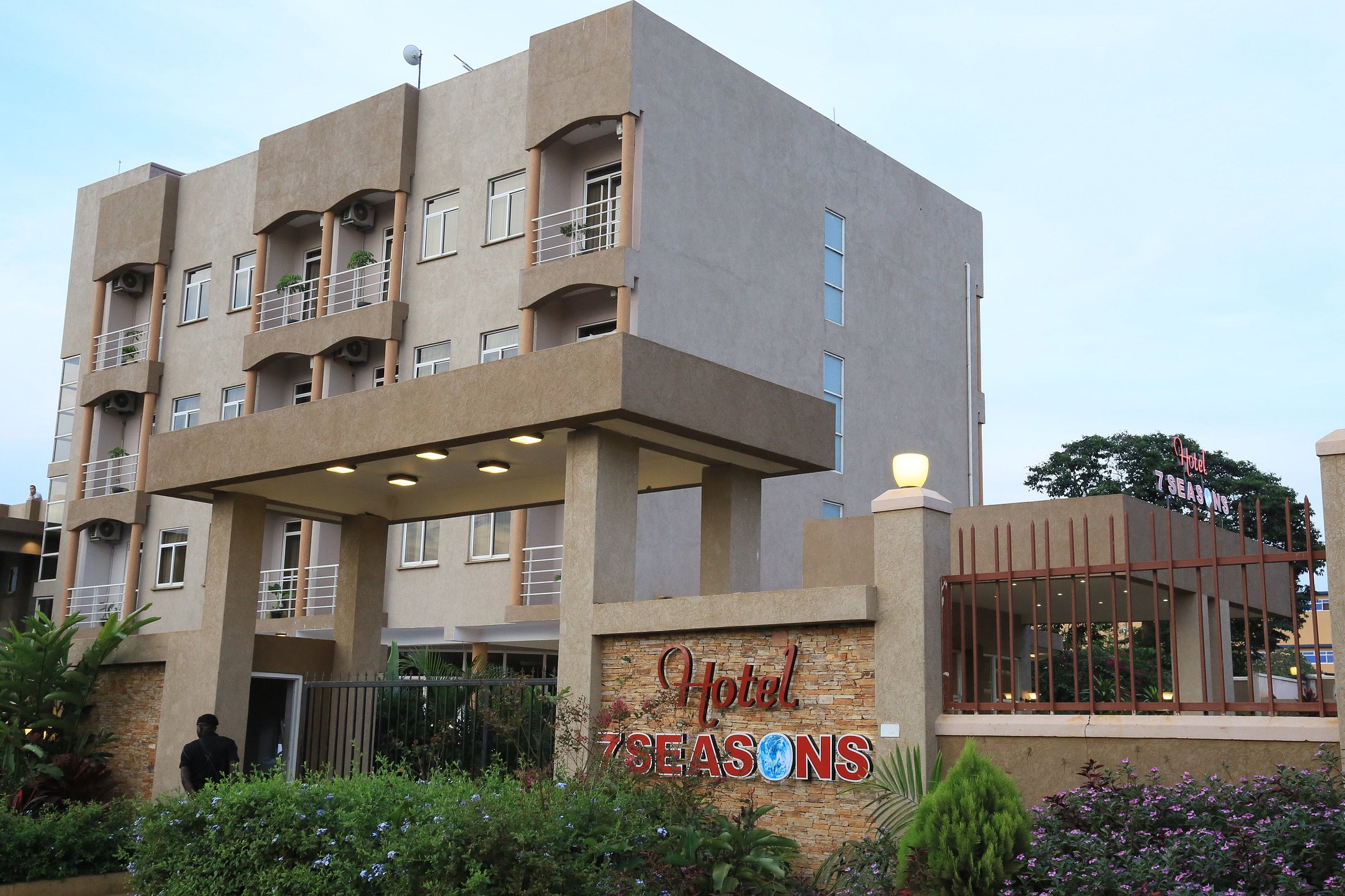 Property Exterior Photo Hotel 7 Seasons Entebbe Central Region 1