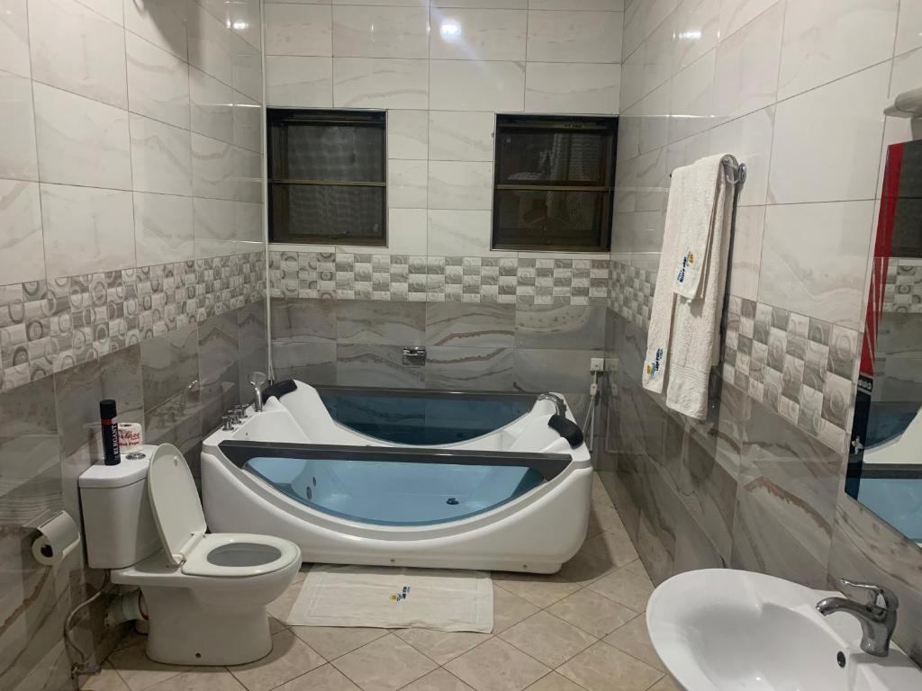 Bathroom Photo Lake Point Villa Entebbe Central Region 1